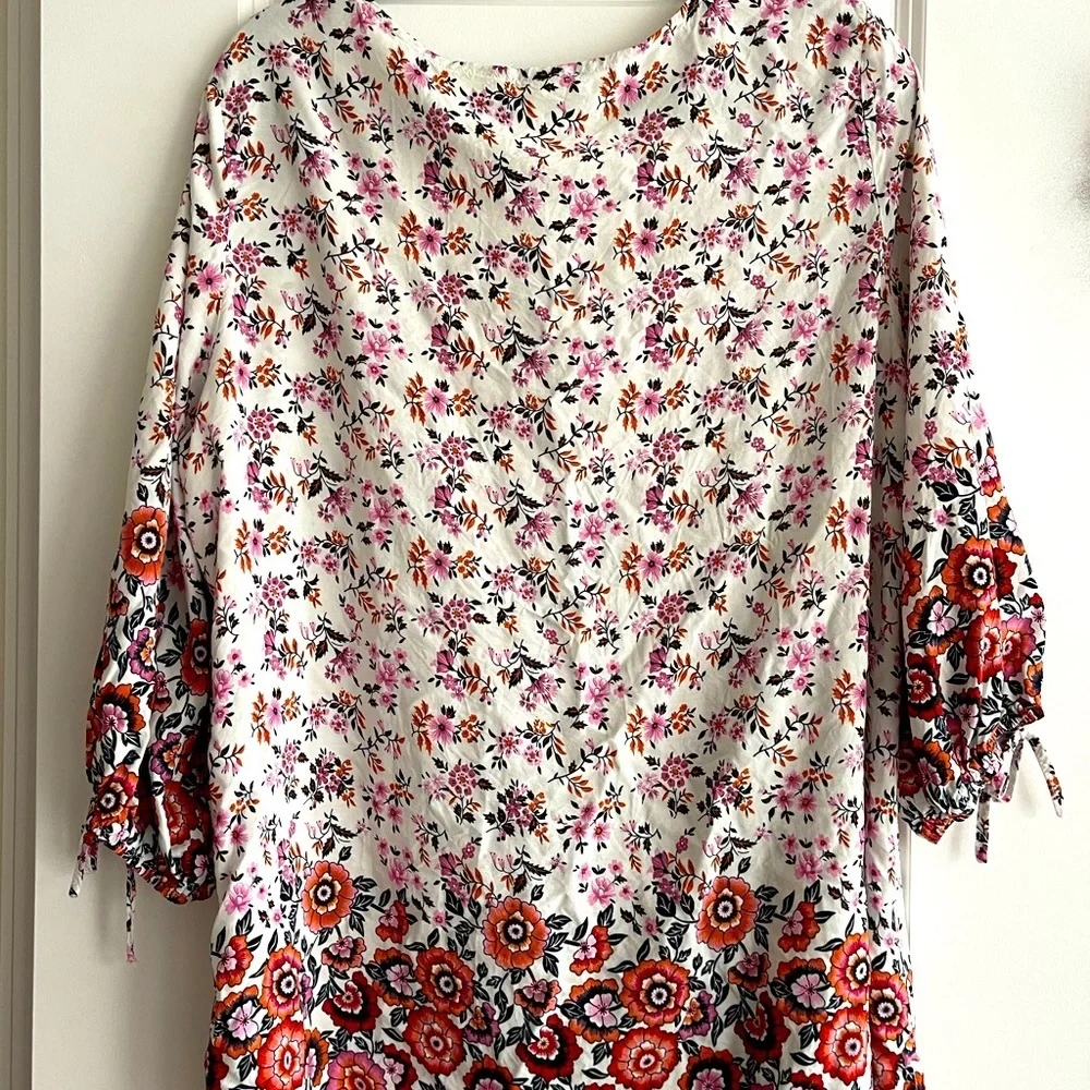 Suzanne Betro Weekend like new blouse, never worn 100% rayon - Picture 2 of 7